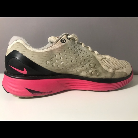 Women’s Nike Shoes - Size 8.5 - Picture 5 of 8